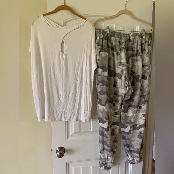 PureDKNY 100% silk camo pants w/ Cable&Gauge viscose/spandex top - Picture 1 of 5